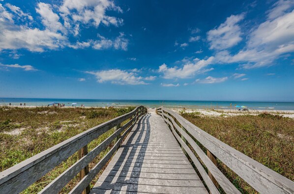 Beach nearby - White Dunes condo in Indian Rocks Beach (Indian Rocks Beach)