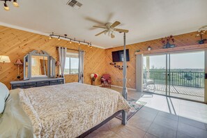 3 bedrooms, desk, iron/ironing board, internet