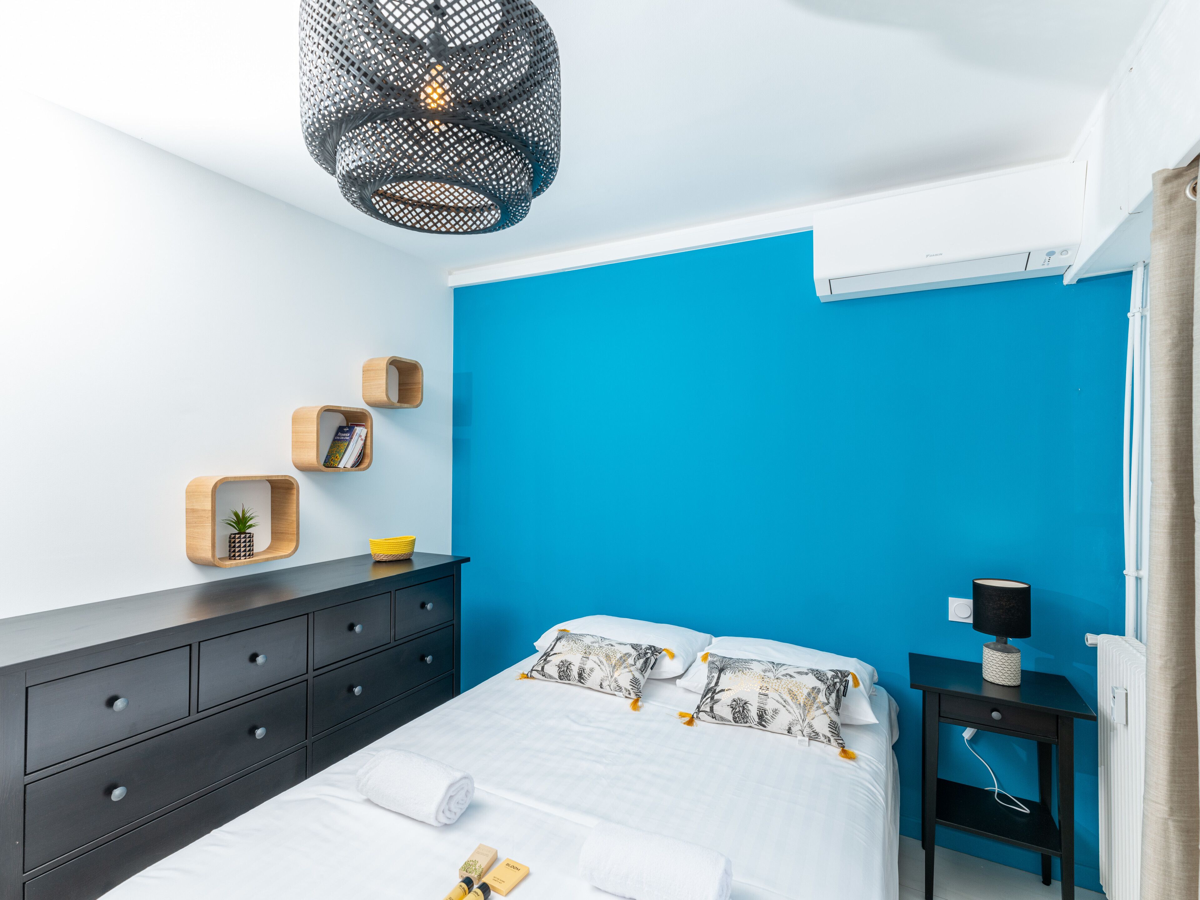 1 chambre, fer et planche à repasser, Wi-Fi, draps fournis