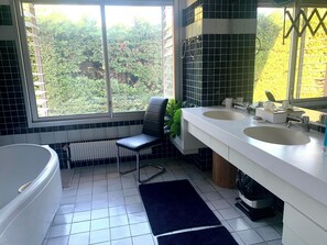 花灑/浴缸組合、按摩浴缸、風筒、提供毛巾