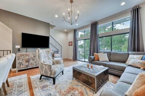 Unclassified image, 4 of 86, button