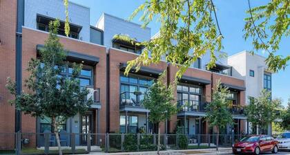 Steps to Pearl - Two Townhomes - Sleeps 22