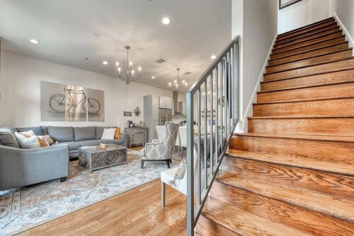 Steps to Pearl - Two Townhomes - Sleeps 22