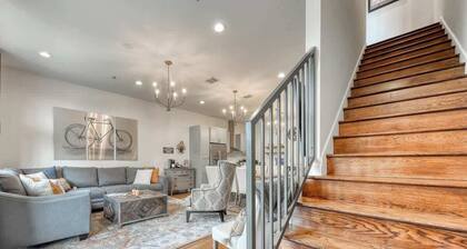 Steps to Pearl - Two Townhomes - Sleeps 22