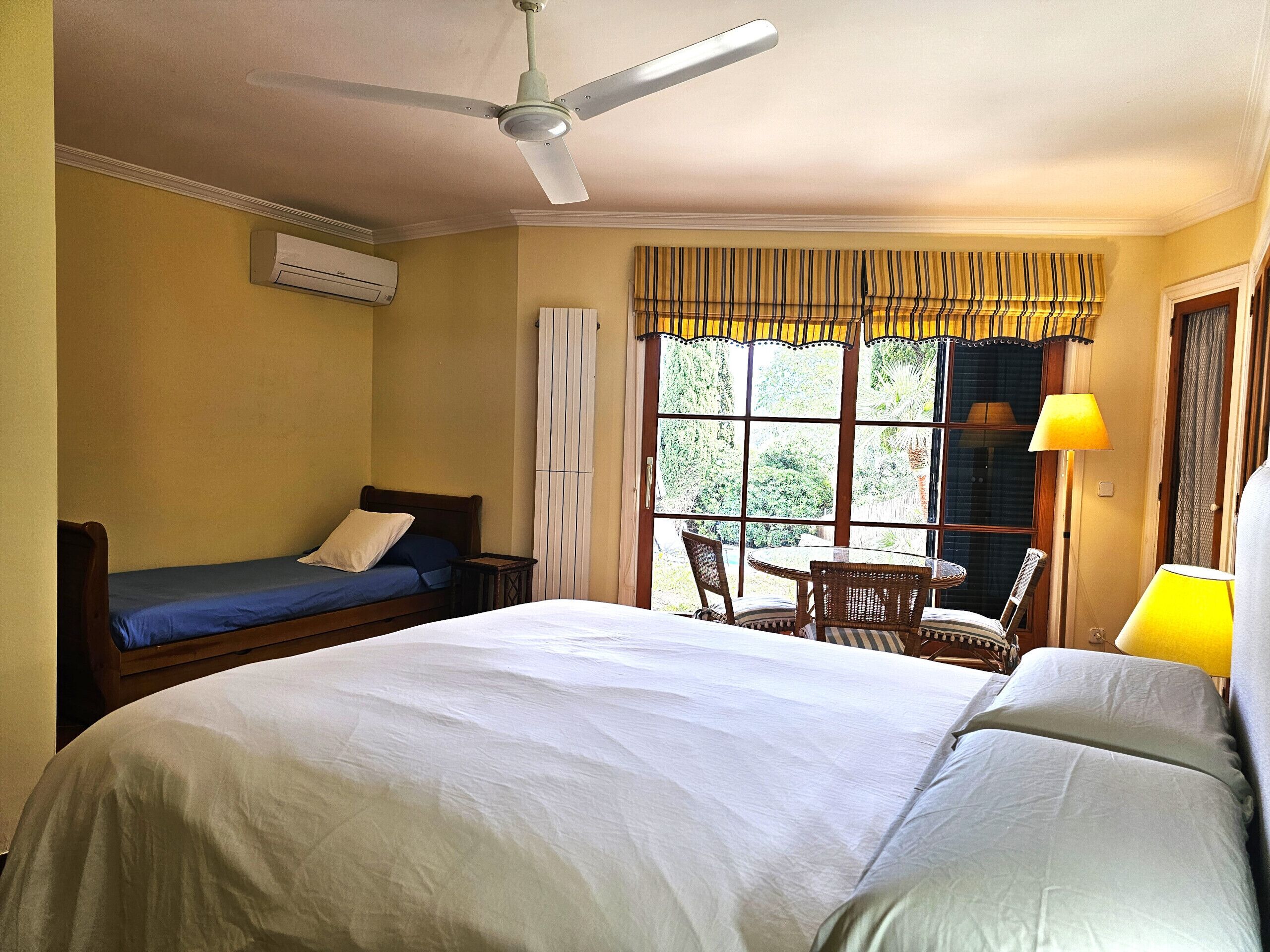 4 bedrooms, in-room safe, iron/ironing board, free WiFi