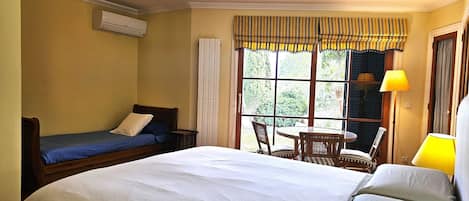 4 多间卧室、客房内保险箱、熨斗/熨衣板、免费 WiFi