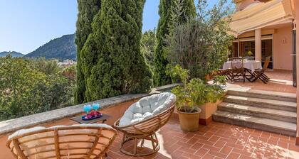 Townhouse with pool and mountain views, just 5 minutes from Pollensa downtown