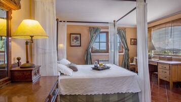 4 chambres, coffres-forts dans les chambres, fer et planche Ă repasser