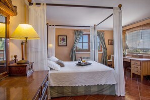 4 Schlafzimmer, Zimmersafe, Bügeleisen/Bügelbrett, kostenloses WLAN