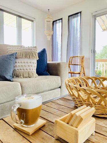 Lakehouse w/ stunning views and a swimming pool‼️