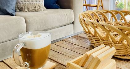 Lakehouse w/ stunning views and a swimming pool‼️