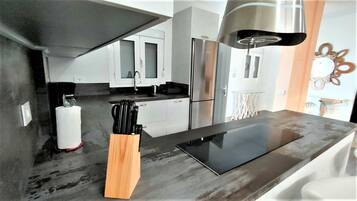 Réfrigérateur, micro-ondes, four, lave-vaisselle