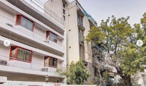Front of property - Hotel Badal Inn (New Delhi)