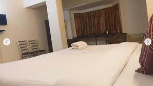 Deluxe Double Room | WiFi (free) - Hotel Badal Inn (New Delhi)