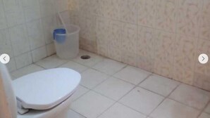 Deluxe Double Room | Bathroom - Hotel Badal Inn (New Delhi)