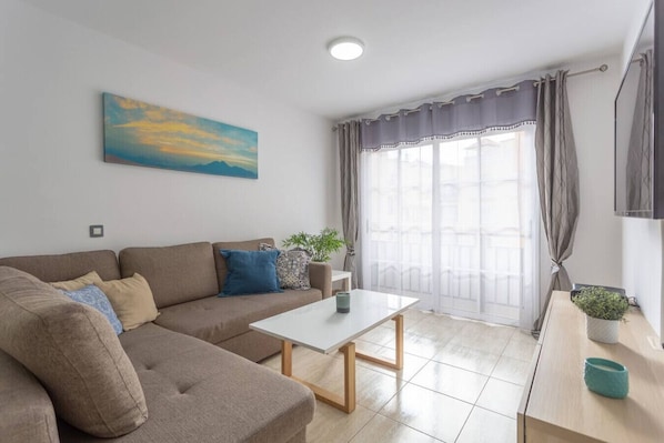TV, video games - Reef Aqua Vista 3 bedroom apartment (Callao Salvaje)