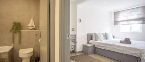 Iron/ironing board, Internet, bed sheets