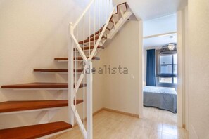 2 Schlafzimmer, Schreibtisch, Bügeleisen/Bügelbrett, Reisekinderbett