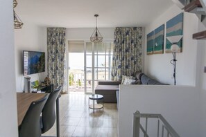 TV, video games - Ocean Front Teneriffa 2 Bedroom Duplex (Callao Salvaje)