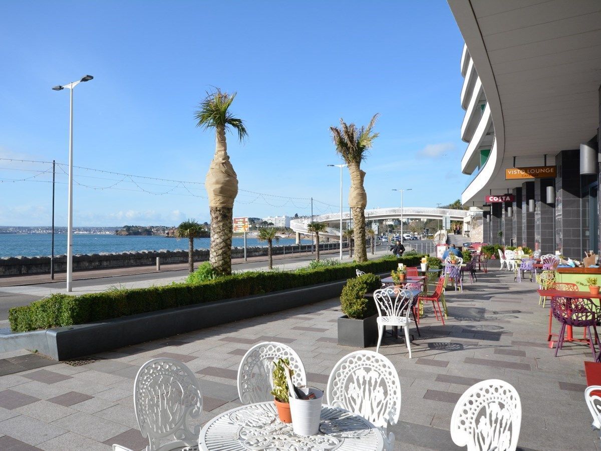 屋外ダイニングエリア