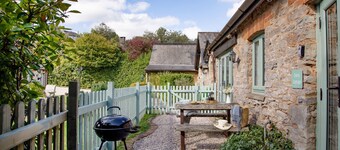 Daisy Cottage - Sleeps 4 guests in 2 bedrooms