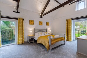 5 bedrooms, iron/ironing board, travel cot, free WiFi - The Old Mill, Marldon, Paignton (Paignton)