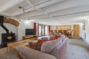 Smart TV, fireplace, DVD player - The Old Mill, Marldon, Paignton (Paignton)