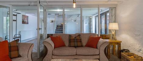 Smart-TV, Kamin, DVD-Player