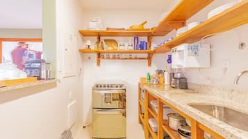Apartment | Private kitchen | Full-size fridge, microwave, oven, coffee/tea maker