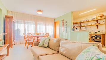 Apartment | Living room | 32-inch TV with digital channels