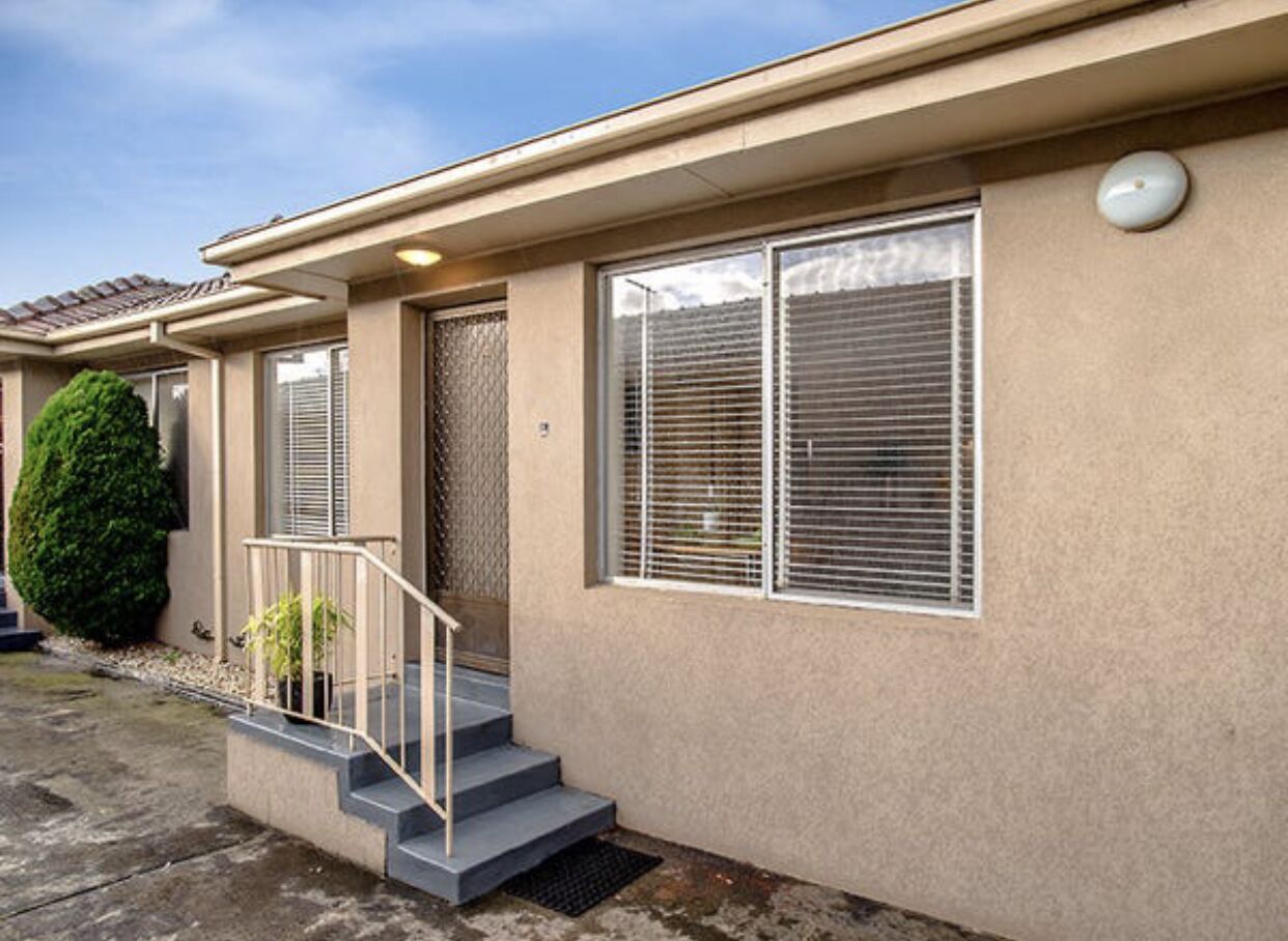 2 bedroom unit in heart of Brunswick