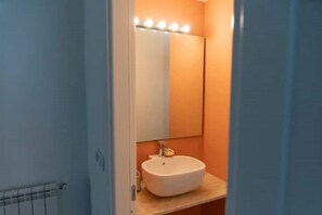 Dusj, hårføner, bidé og håndklær