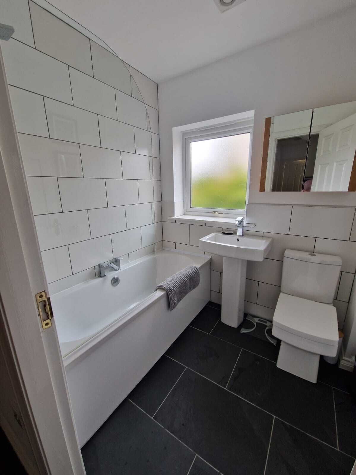 Combined shower/bathtub, hair dryer, towels, soap