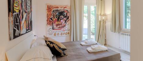 Luxury Apartment in Via delle Ruote | 1 bedroom, minibar, free WiFi, bed sheets