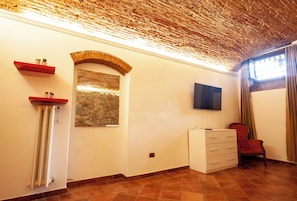Appartement (seminterrato) | Een minibar, gratis wifi, beddengoed