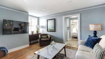 Een televisie en een kantoor