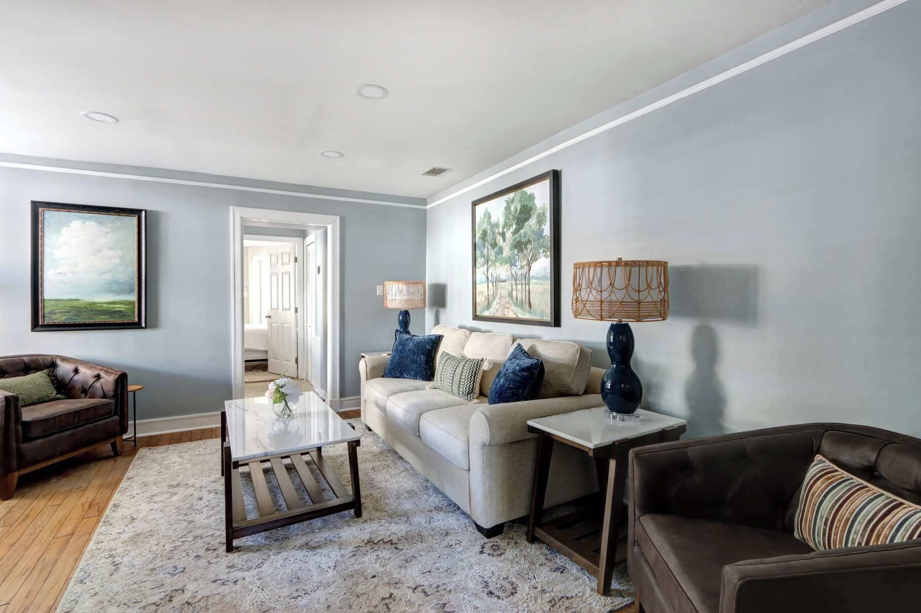 Televisión y oficina 