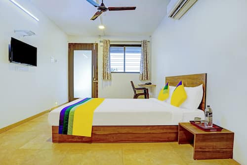 Standard Room | Desk, iron/ironing board