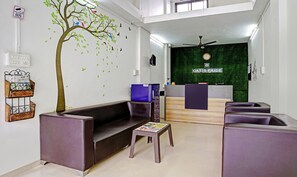 Reception - Itsy Hotels Oasis Pride (Nashik)