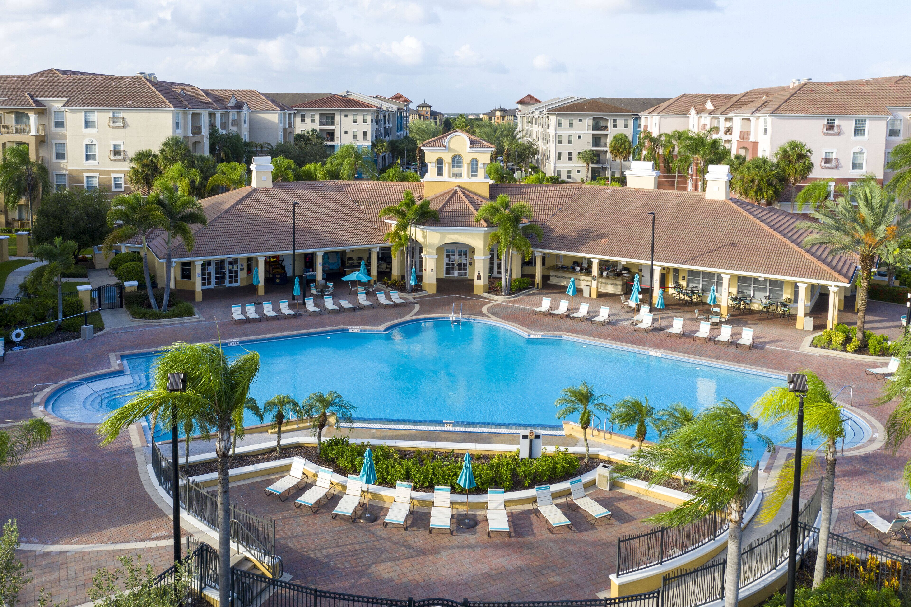 Een verwarmd zwembad