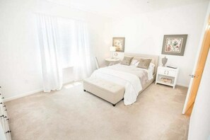 3 bedrooms, iron/ironing board, WiFi, bed sheets - Last Minute Disney Getaway! Luxury Condo with Private Balcony. Book Now! #40459 (Orlando)