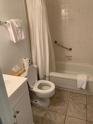 Combined shower/tub