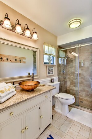 Combined shower/bathtub, hair dryer, towels, soap - Pet Friendly! Huge Heated Pool Quiet Neighborhood Close to Beach Gr8 4 Families! (Sebastian)