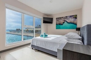 3 habitaciones, tabla de planchar con plancha, wifi y ropa de cama 