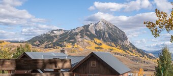 Entire Mountain Home with Breathtaking Views!