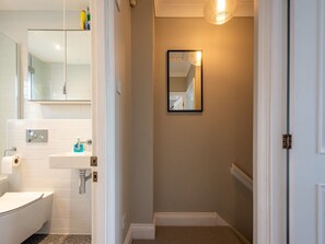 Shower, hair dryer, towels - Charming cottage in the Heart of Whitstable - Pass the Keys (Whitstable)