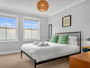 2 bedrooms, iron/ironing board, free WiFi, bed sheets