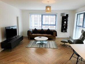 TV - New build, Gorgeous, 2 bed Apt in Finnieston (Glasgow)