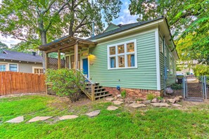 Exterior - Colorful Cottage w/ Deck ~ 5 Mi to Downtown! (Little Rock)