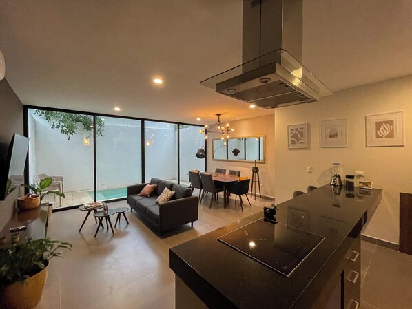 Unclassified image, 1 of 18, button